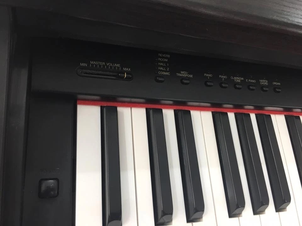 Đàn piano điện Yamaha CLP 560