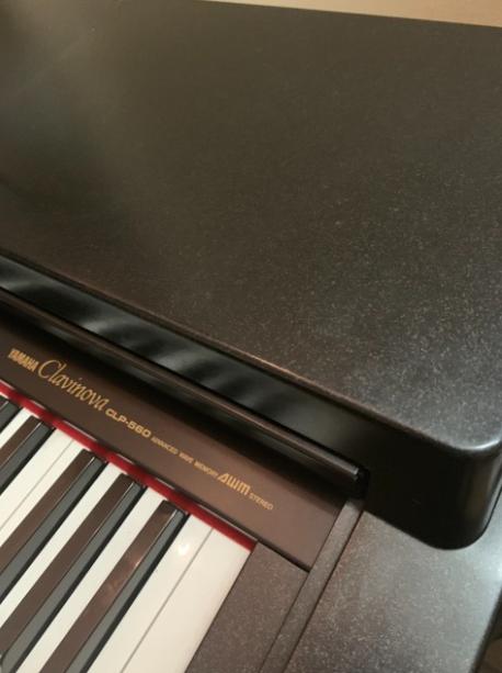 đàn piano điện Yamaha CLP 560