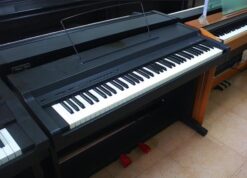 Đàn piano điện Yamaha CLP 560