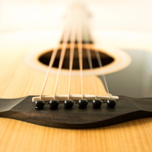 Cách bảo quản và duy trì dây đàn guitar acoustic
